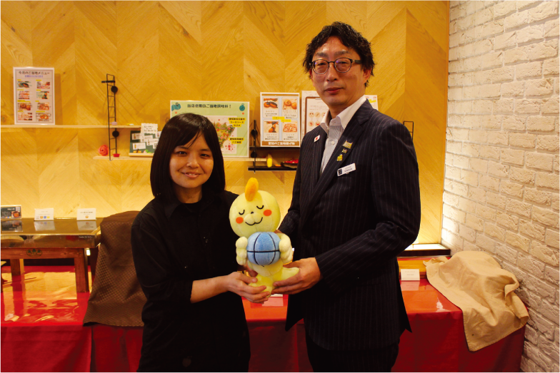 総支配人の松田さんとレストランマネージャーの吉冨さん